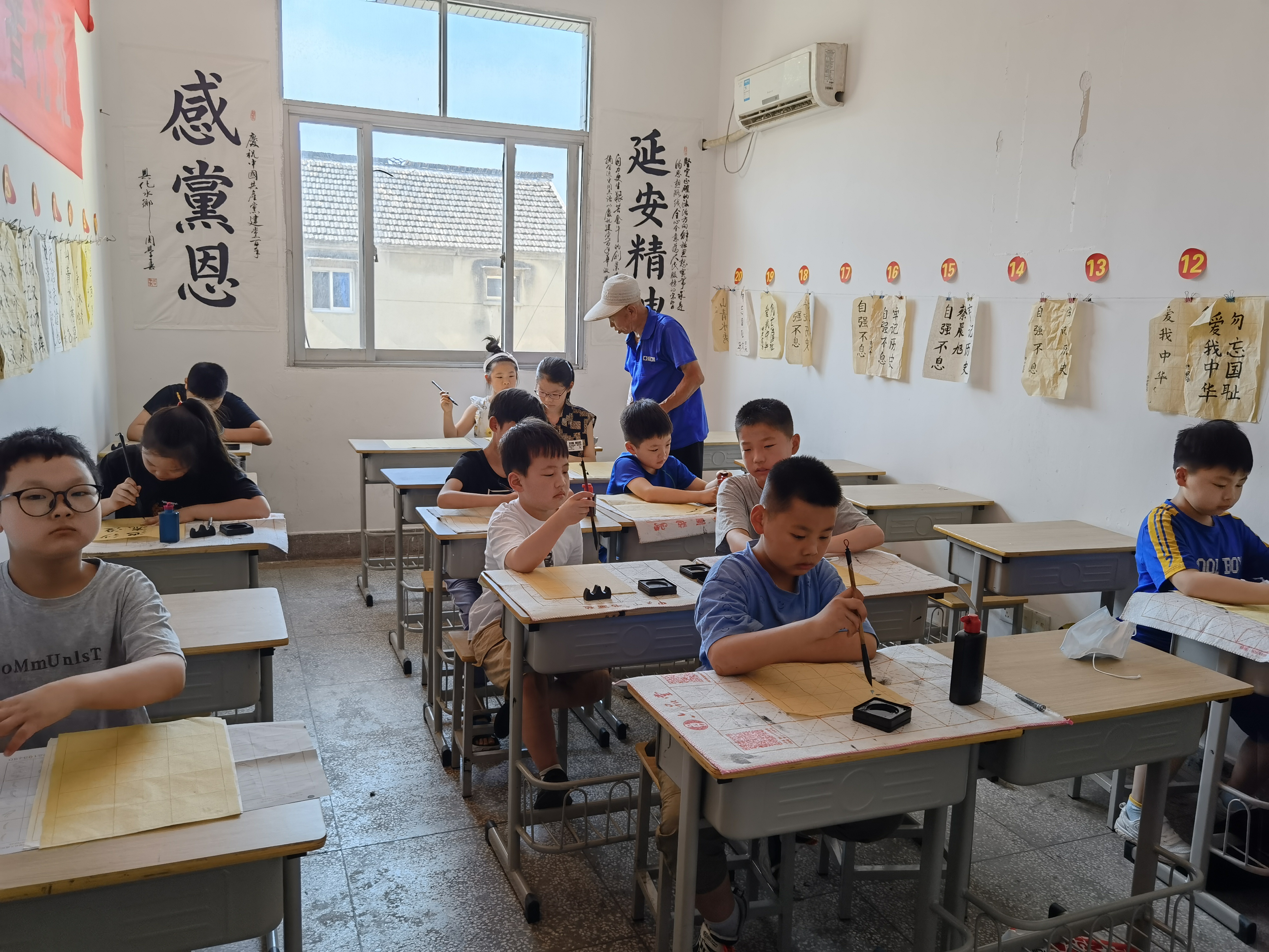 开设公益暑托班